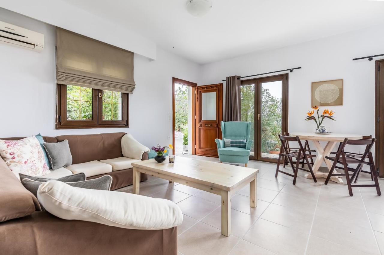 סטפילוס Oikia Guesthouse מראה חיצוני תמונה